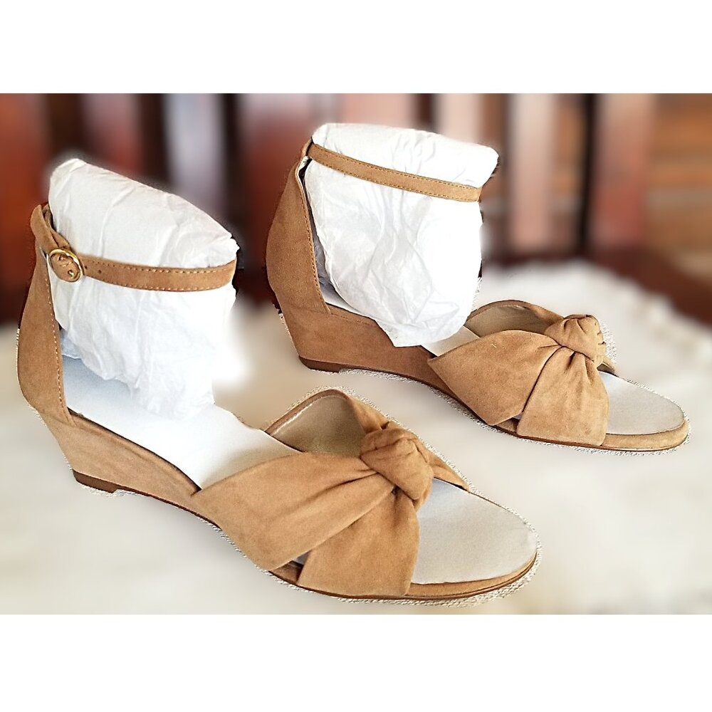 NWOT Ann Taylor Kaylin Suede Knot Wedge Sandals - Picture 2 of 5